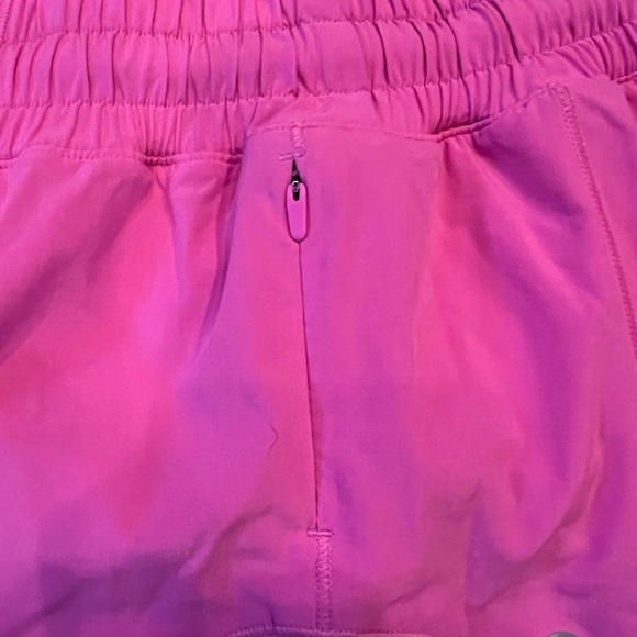 Lululemon Hotty Hot Short ll *2.5” Size 6 In Dark Prism Pink - Picture 10 of 10